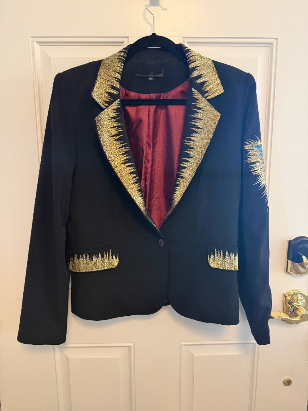 NWOT - STUNNING DESIGNER EMBROIDERED BLAZER